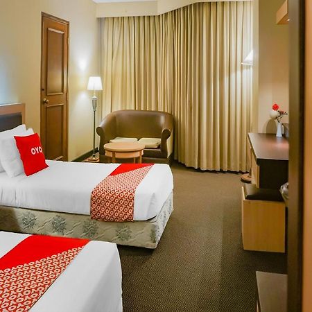 Oyo 3967 Hotel Pantai Wisata Макасар Екстериор снимка