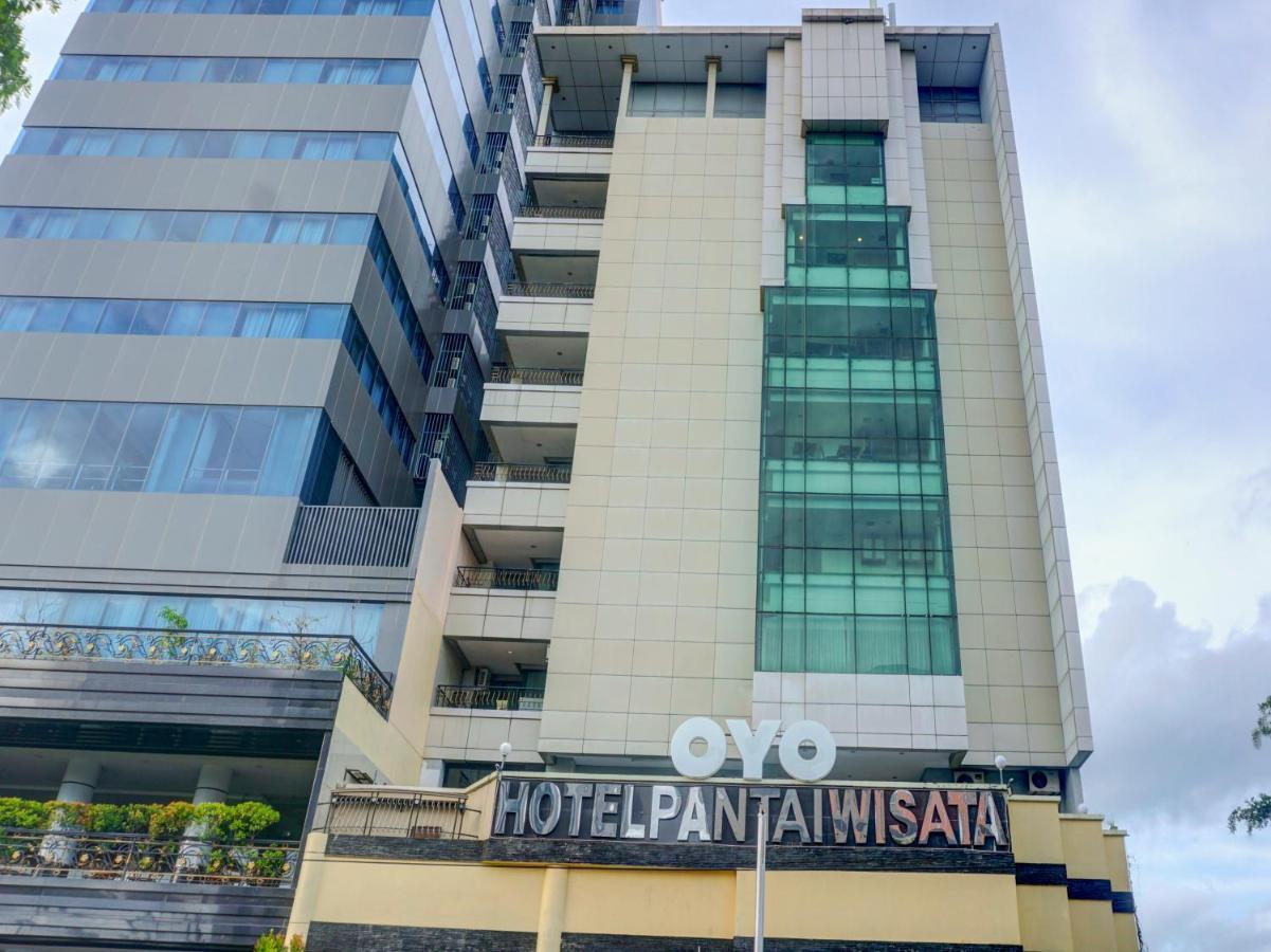 Oyo 3967 Hotel Pantai Wisata Макасар Екстериор снимка