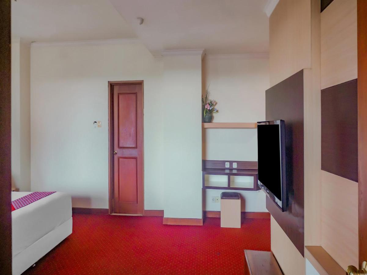 Oyo 3967 Hotel Pantai Wisata Макасар Екстериор снимка