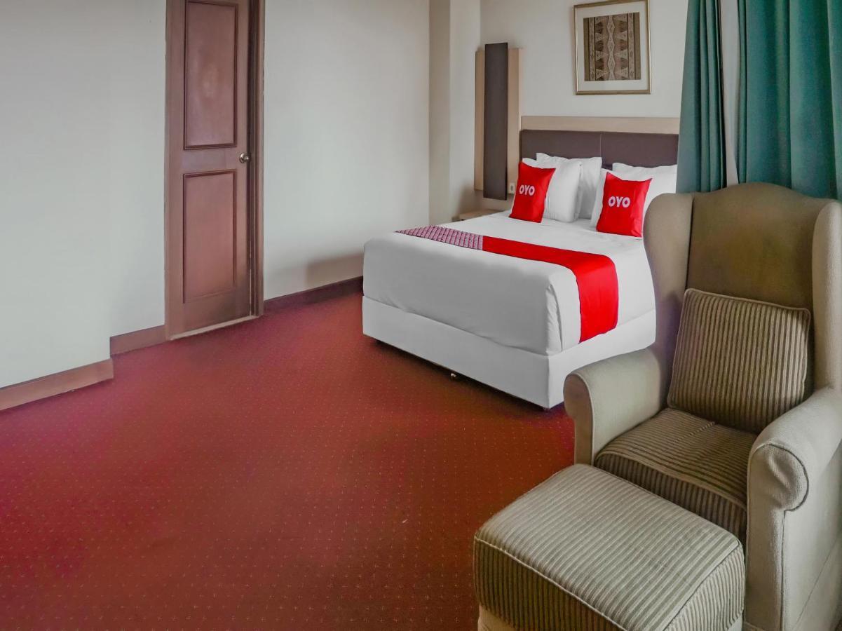 Oyo 3967 Hotel Pantai Wisata Макасар Екстериор снимка