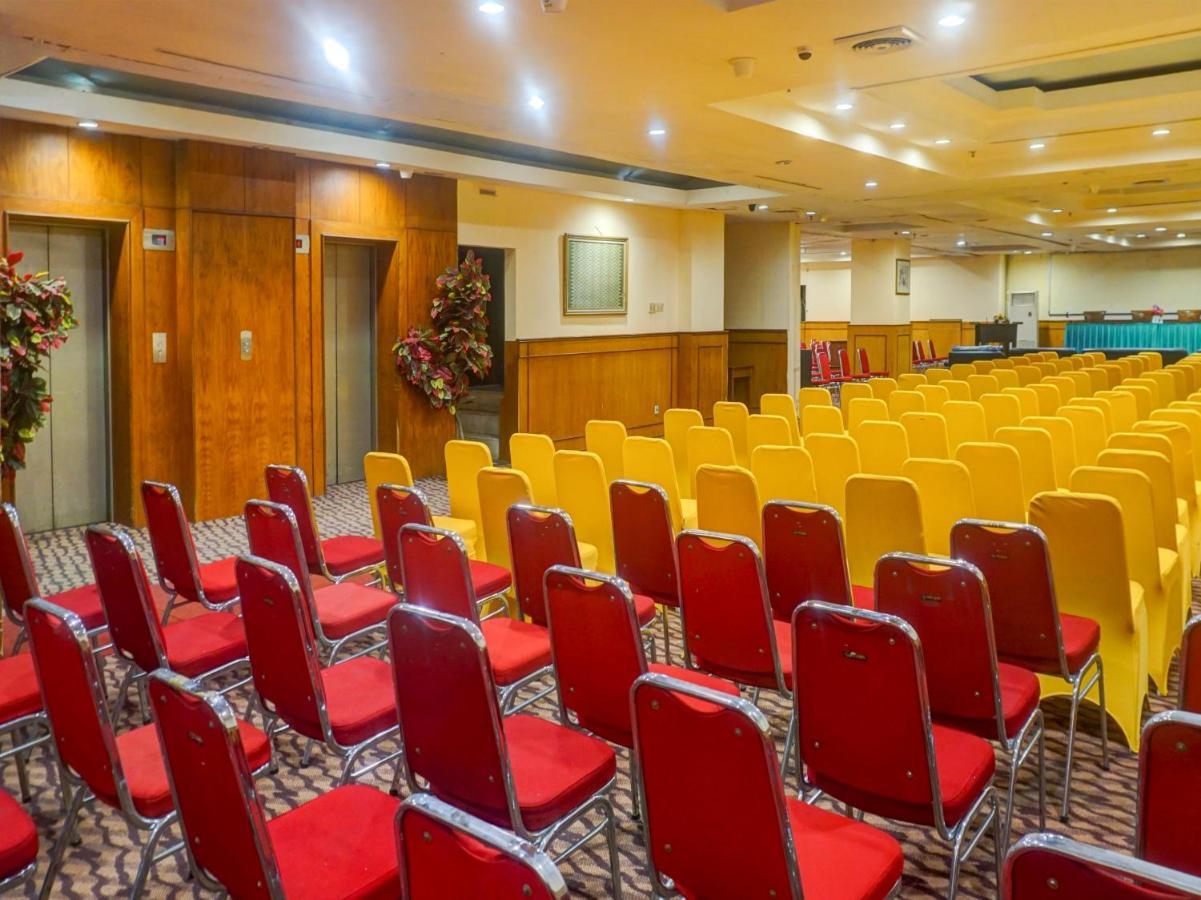Oyo 3967 Hotel Pantai Wisata Макасар Екстериор снимка