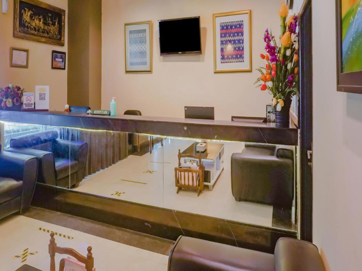 Oyo 3967 Hotel Pantai Wisata Макасар Екстериор снимка
