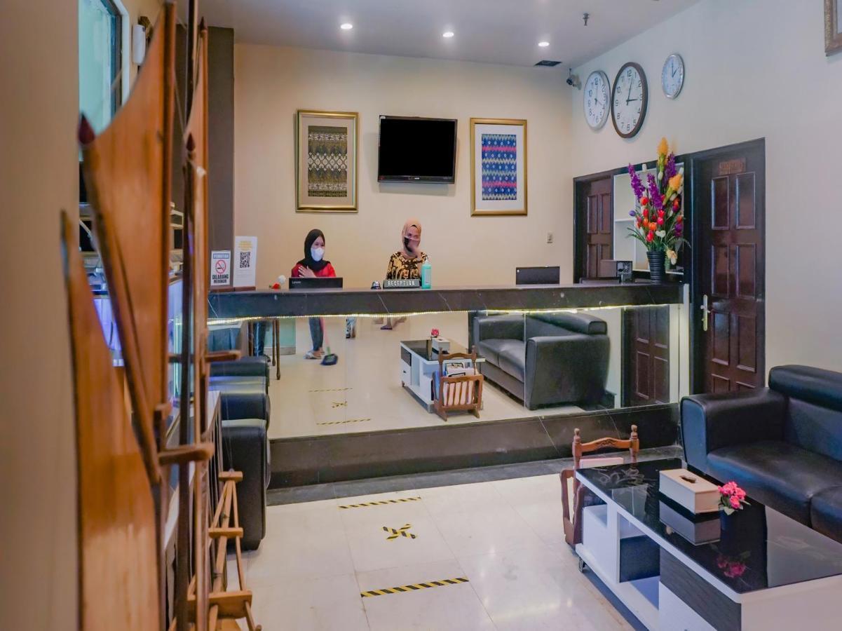Oyo 3967 Hotel Pantai Wisata Макасар Екстериор снимка
