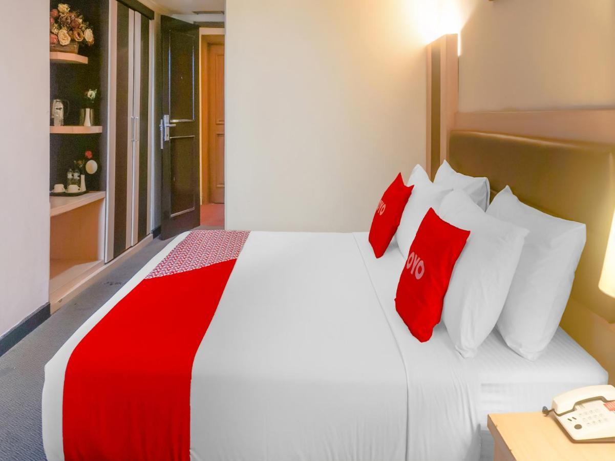 Oyo 3967 Hotel Pantai Wisata Макасар Екстериор снимка