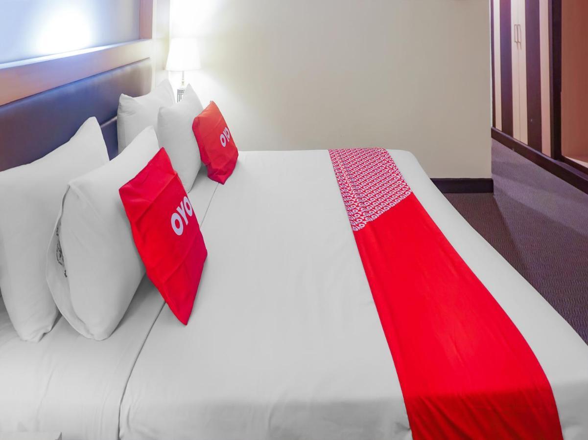 Oyo 3967 Hotel Pantai Wisata Макасар Екстериор снимка