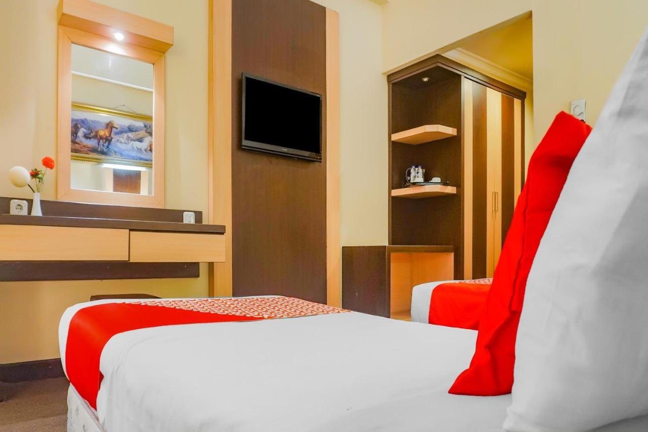 Oyo 3967 Hotel Pantai Wisata Макасар Екстериор снимка